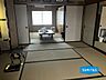 室内：ゆったりくつろげる落ち着いた空間です。