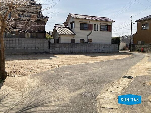 前面道路含む現地写真です
