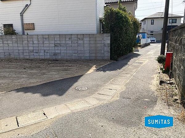 前面道路含む現地写真です