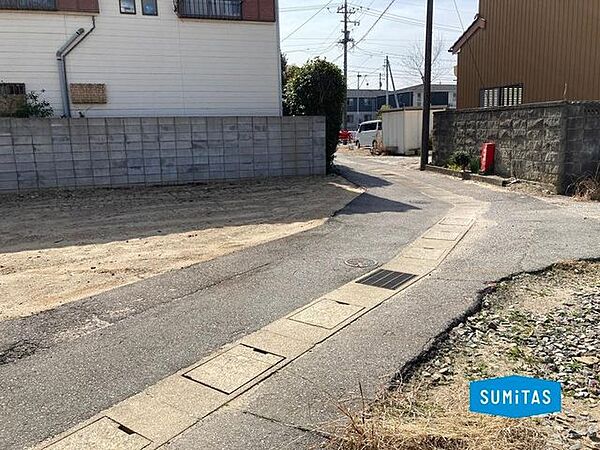 前面道路含む現地写真です