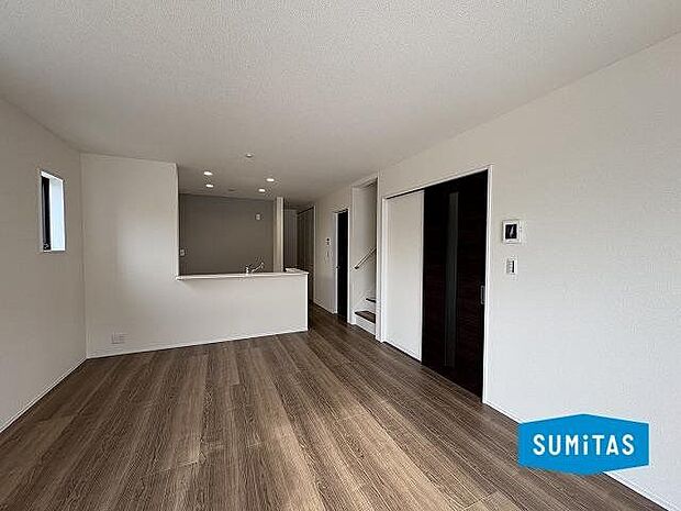 対面式キッチンで家族との会話も弾む♪