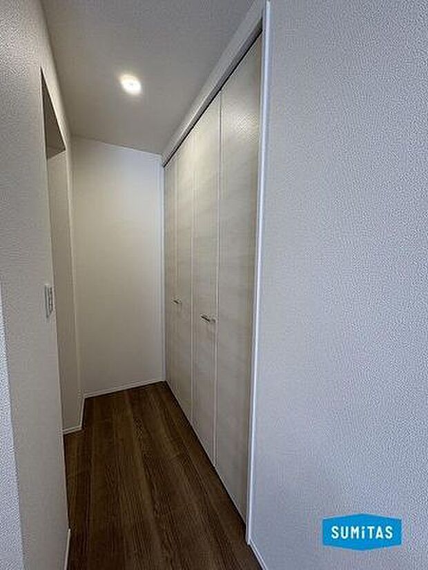 キッチン裏には収納付き◎