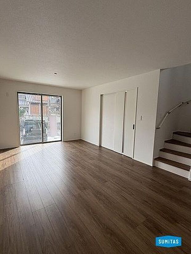 家族で寛げる19帖の広々リビング♪