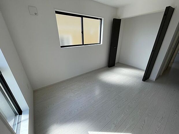 2階居室は子供部屋や趣味のお部屋としても活躍♪収納スペースも完備♪