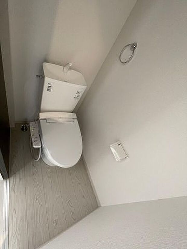 トイレはウォシュレット機能付き♪