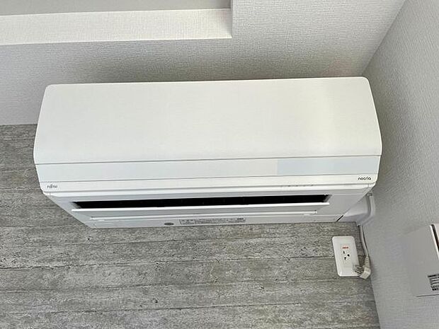 リビングには大容量のズバ暖エアコンが標準で付いています♪