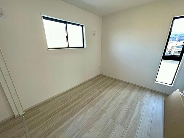 2階居室の子供部屋♪収納スペースも完備♪