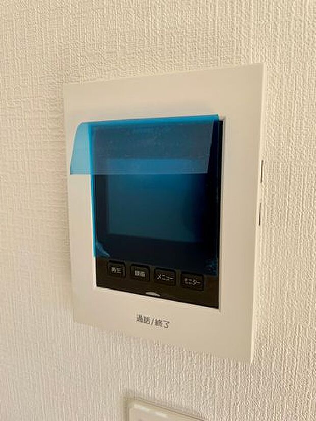 インターホンのモニターで来客者の顔が確認できて安心です♪録画や音量調整などの機能も付いています♪