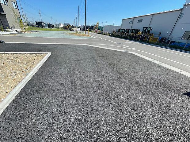 駐車場はアスファルト施工♪
