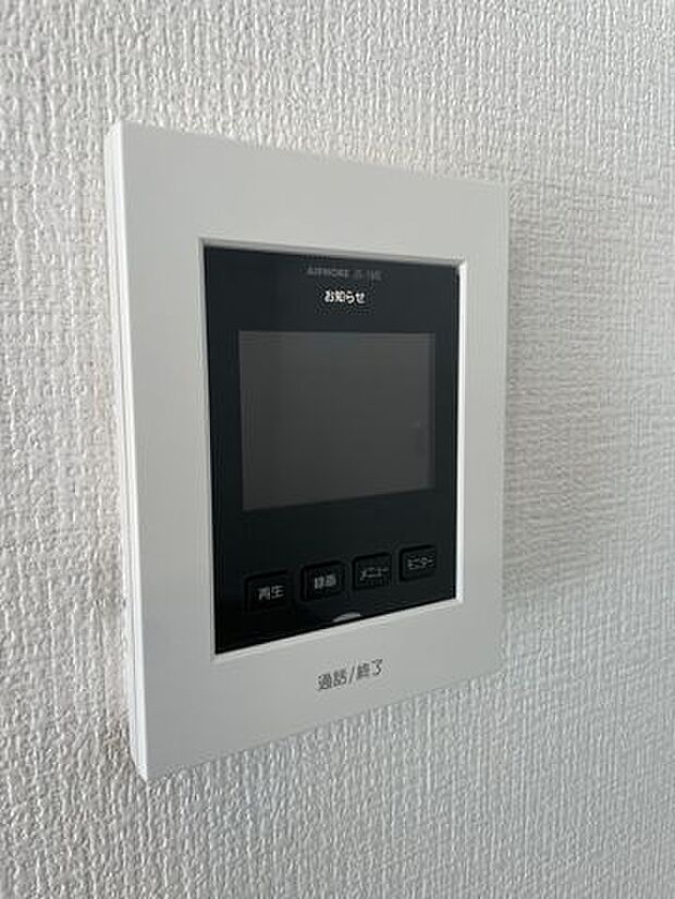 インターホンのモニターで来客者の顔が確認できて安心です♪録画や音量調整などの機能も付いています♪