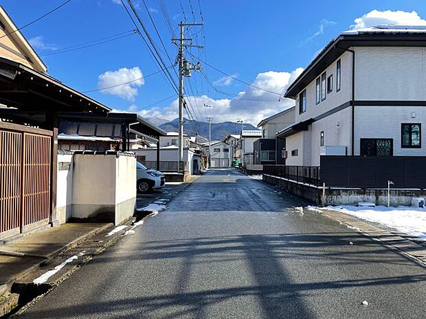 前面道路の幅員は6.0mとゆったり♪