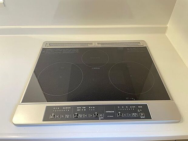 火を使わないIHクッキングヒーターで安心♪お子様とお料理も楽しめます♪温度調節や揚げ物用の設定も充実しています♪魚焼きグリルもお手入れしやすく嬉しい作りです♪