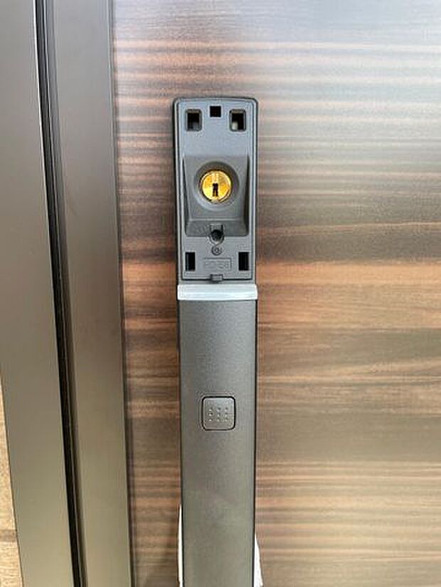 設定でオートロックもできる電子キー♪かざすだけで開閉ができてとっても楽々♪