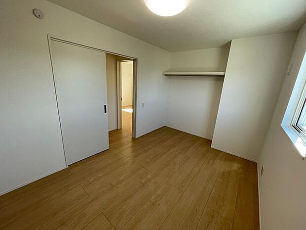 もうひとつの2階居室はお子さんの成長に合わせて活用できます♪