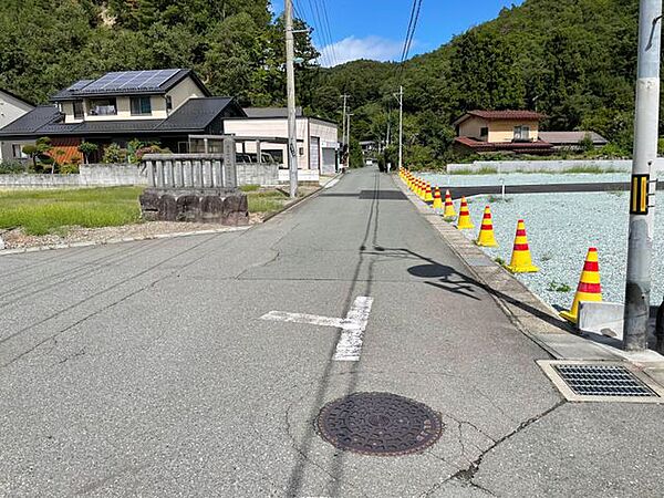 西側の公道は4.7m