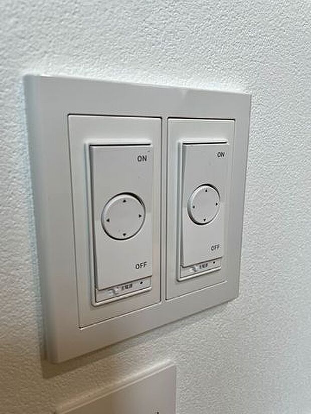 リビングのダウンライトは雰囲気に合わせ調光可能♪