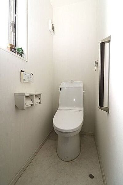 トイレは各階にあります