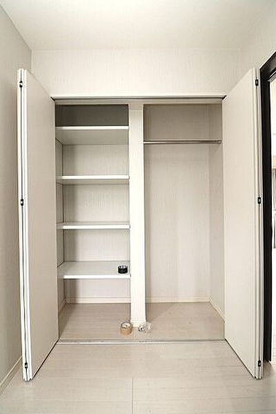 玄関にもクローゼットあり