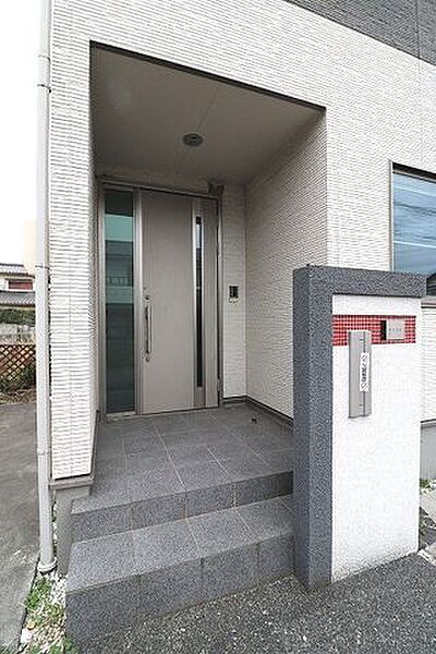 玄関ポーチには郵便受け設置♪