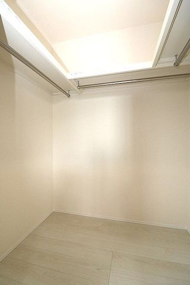 2F洋室収納：主寝室のウォークインクローゼットの他に、各居室にクローゼットあり