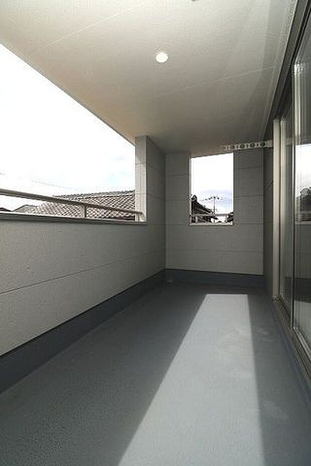 人気のインナーバルコニー採用