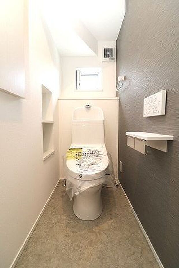 トイレは各階にあります