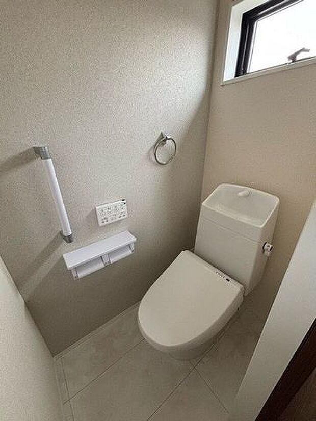 トイレは各階にあります