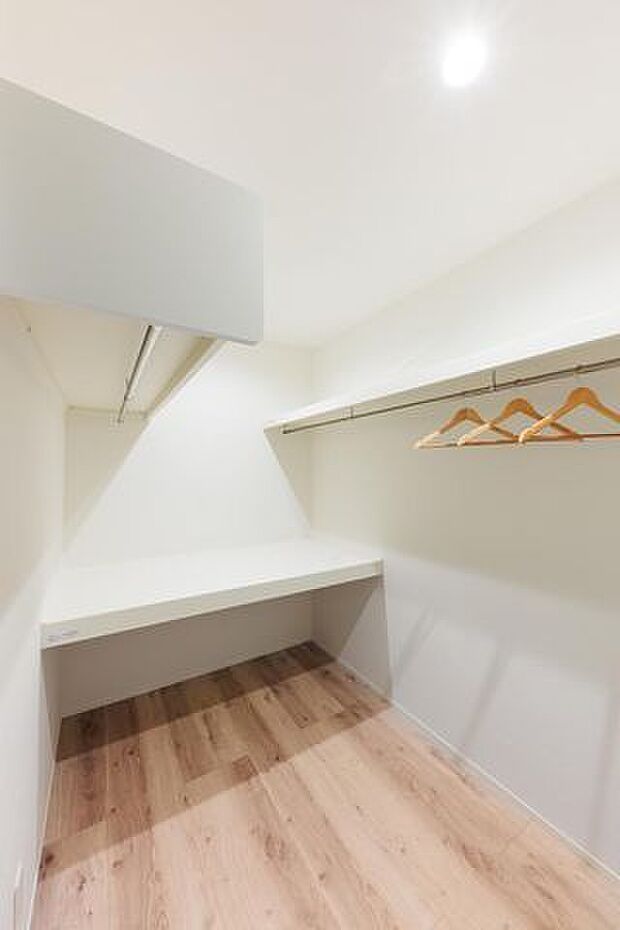 ウォークインクローゼット完備で収納面も安心です！