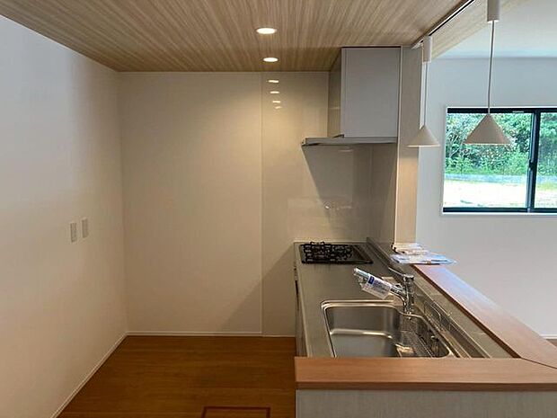 対面式でリビングを見渡せるため、ご家族との会話も楽しめるつくりです♪