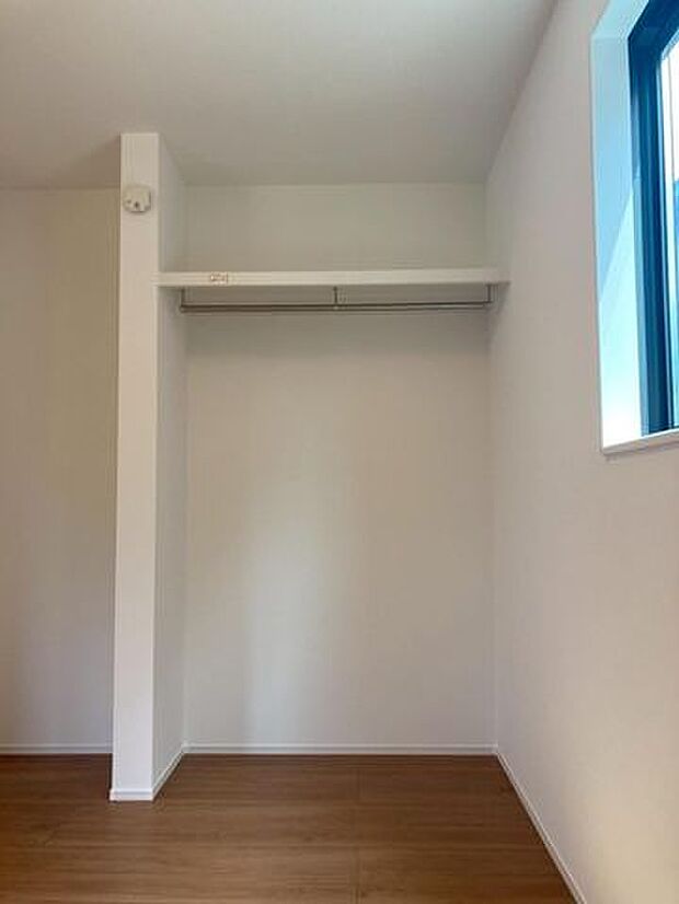 衣類や荷物をすっきり収納できます♪