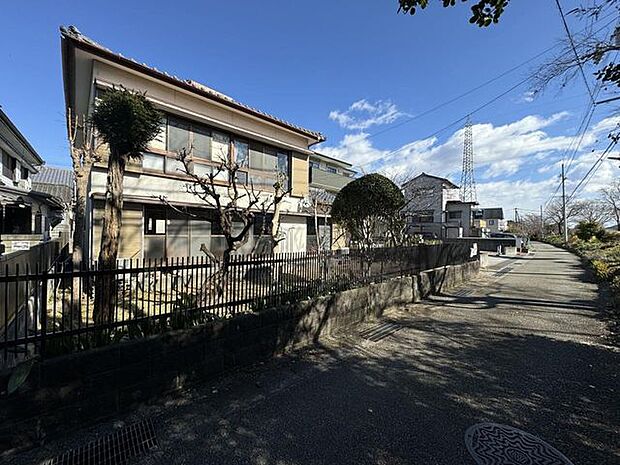 現状上物ありますが、解体更地渡しです!