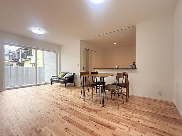 LDK18帖の広々とした空間で、家族みんながゆったりくつろげます♪