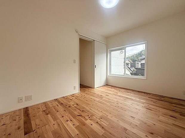 シンプルで使いやすい洋室。インテリアも合わせやすい♪