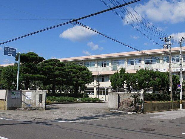 高知市立城北中学校 671m