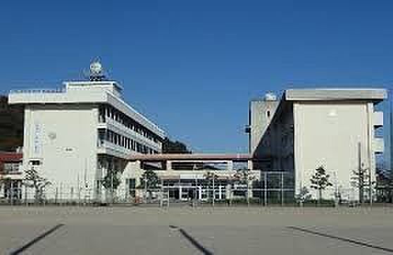 高知市立三里中学校 2404m