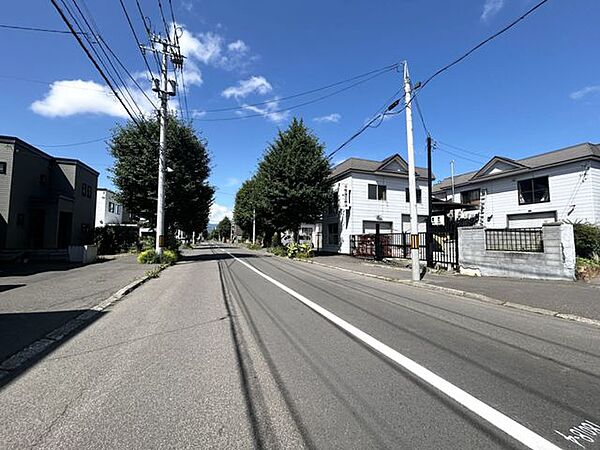 【前面道路】地下鉄2路線が徒歩圏で周辺の買い物施設も充実した住環境です。