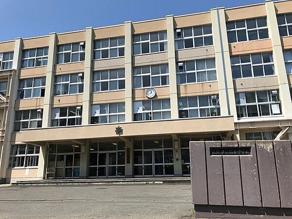 札幌市立北栄中学校 566m