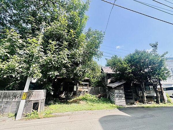 【現地】スーパーやドラッグストア、ホームセンターなど、毎日の暮らしを支える施設が身近に揃う住環境。