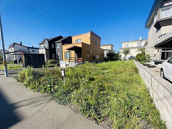 【現地】建築条件なし。ハウスメーカーや工務店を自由に選べるのが魅力。