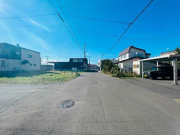 【前面道路】南西側の公道に面しています。