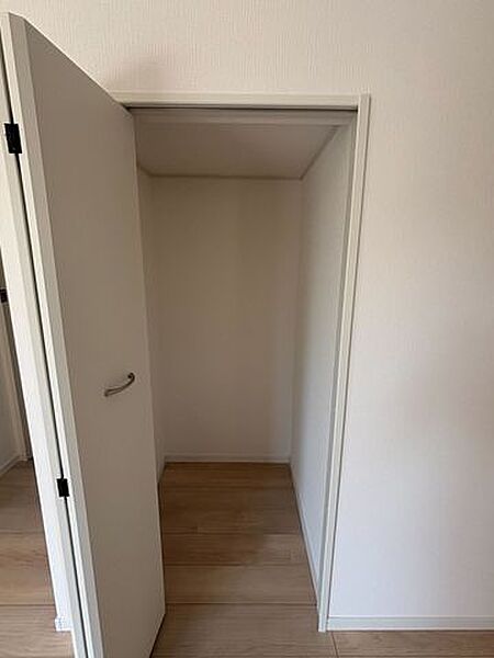 LDKにも収納を設けています。