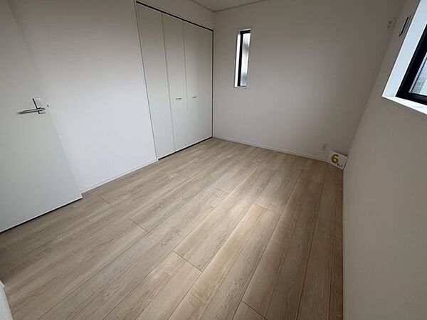 2F西側 6帖のお部屋。