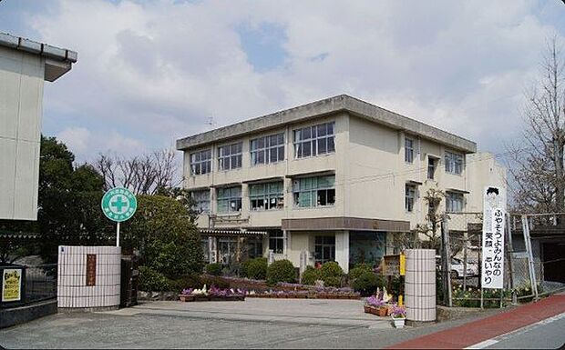 熊本市立麻生田小学校 837m