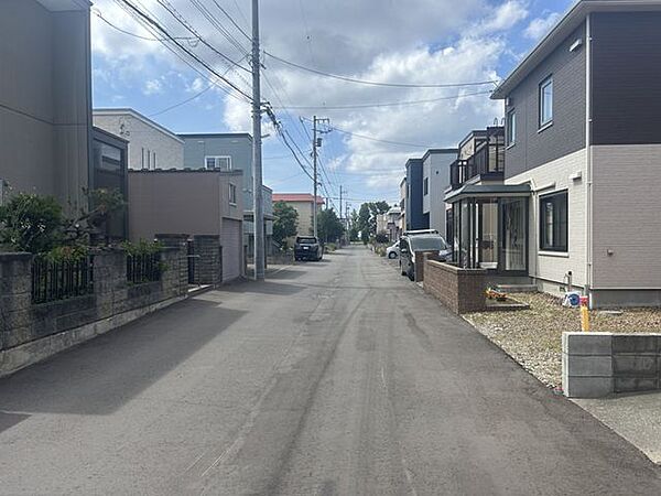 【前面道路】南西側6.0ｍ幅の公道に間口約9.09ｍ接道