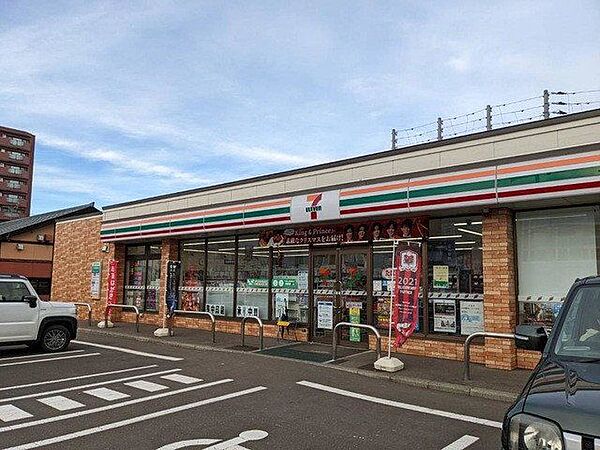 セブンイレブン札幌発寒6条13丁目店 332m