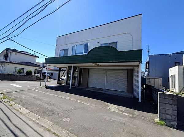 【現地土地写真】大型商業施設のMEGAドン・キホーテまで徒歩1分と、日々の買い物が大変便利
