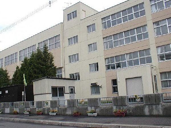 札幌市立新川中学校 1231m