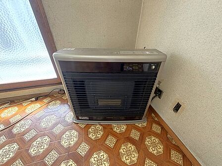 【暖房】寒い季節も部屋全体をスピーディーに温めてくれるパワフルな暖房機を装備。