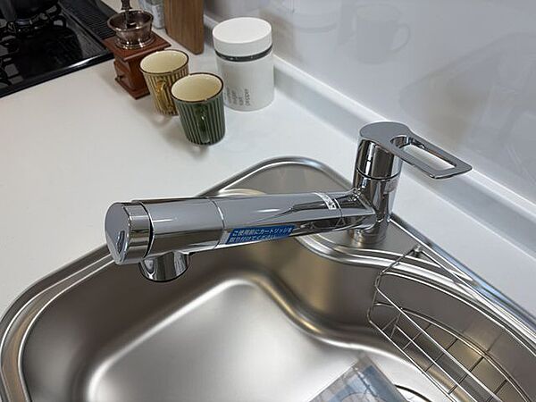 いつでも美味しい水が使える便利な浄水器一体型水栓。スタイリッシュなデザインと使い勝手の良さが魅力