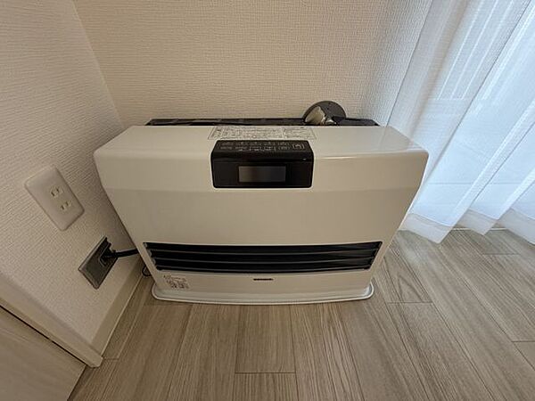 冬のおうち時間を快適に保つ据置型暖房器具。見やすい操作パネルで扱いやすいです。